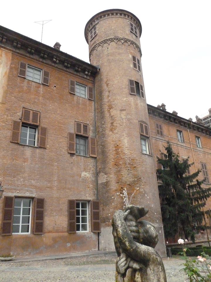 Dettaglio del Castello sabaudo di Moncalieri, città dove la Beata Maria degli Angeli fondò il monastero di San Giuseppe 