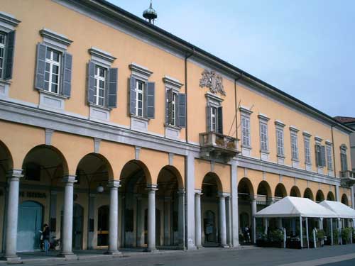 Storie novaresi: le palle di cannone di Palazzo Orelli
