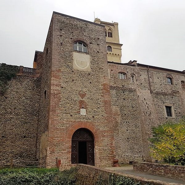 Rivalta, un tuffo nel Medioevo a due passi da Torino: il castello Orsini, il ricetto e l'antico monastero