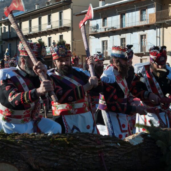 Feste popolari nella valli del Piemonte: la "Baìo" a Sampeyre e al Preit di Canosio