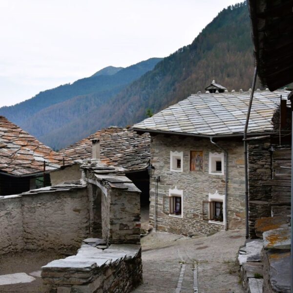 Borgate alpine del Piemonte: Celle di Bellino nell’antica "Ciastelado" della valle Varaita