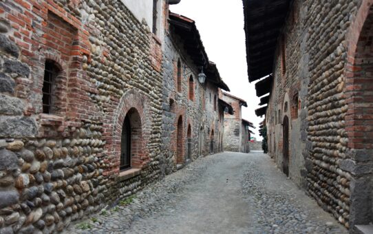 Il ricetto di Candelo nel Biellese, "silos" fortificato e cantina comunitaria