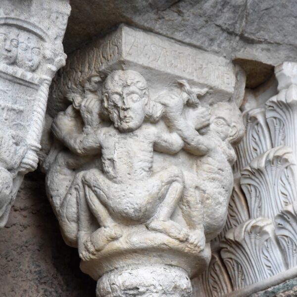 Il Portale dello Zodiaco, capolavoro di scultura romanica alla Sacra di San Michele