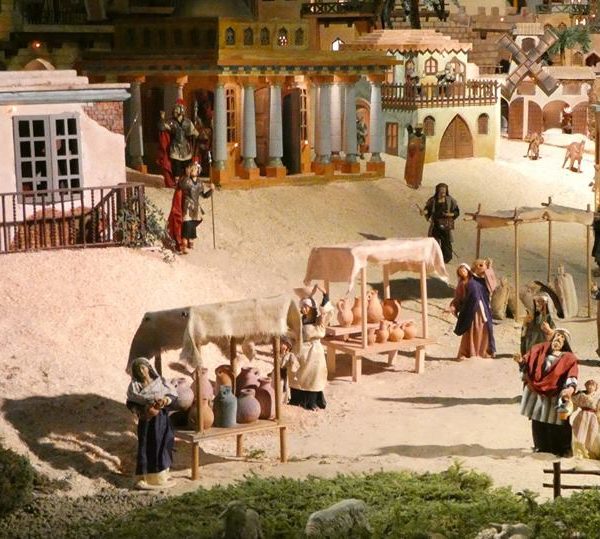 Tradizioni natalizie: il Presepe Meccanico di Cavallermaggiore, capolavoro di abilità artigianali, tra antichi mestieri del Piemonte e preziose statuette provenzali
