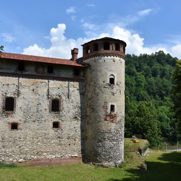 Il castello di Cartignano, suggestiva presenza medievale in valle Maira